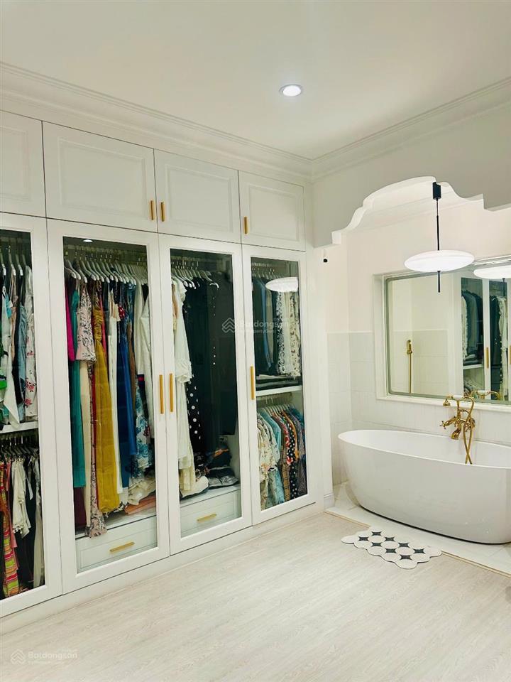 Bán nhà 5 tầng, sát vincom, quận 7 giá 10 tỷ