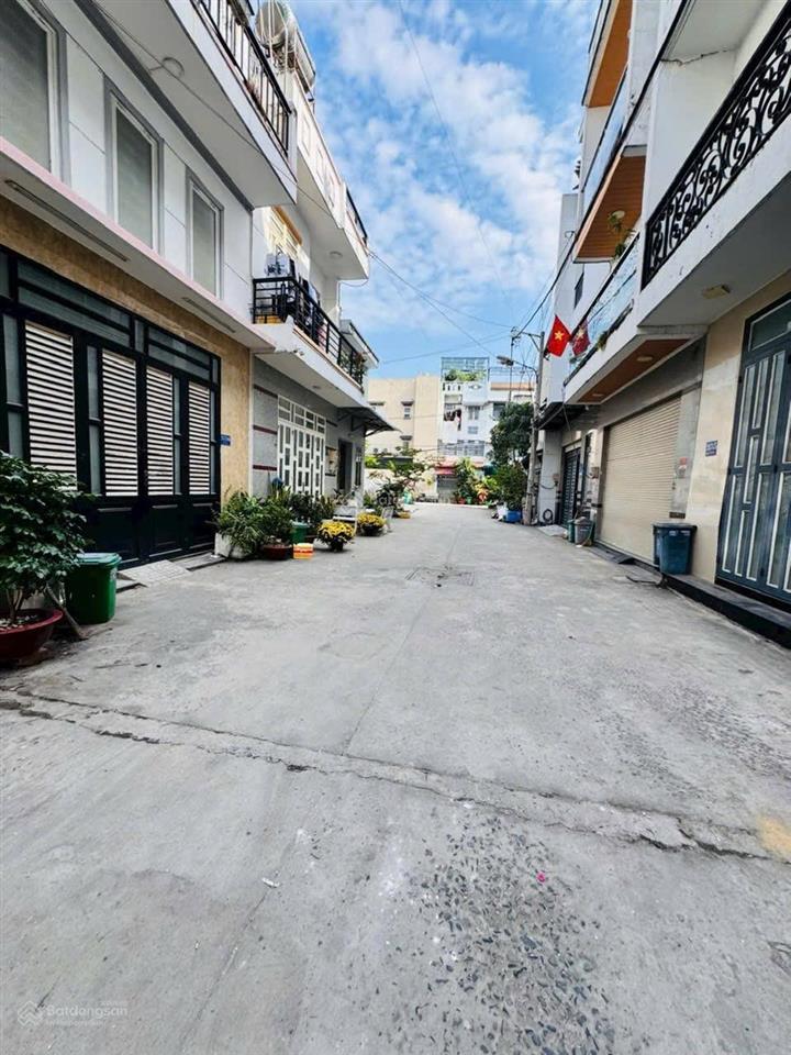 Bán nhà riêng ngay hà huy giáp p. thới an q12  ngang đẹp 5m  3 tầng  4 phòng ngủ chỉ hơn 4 tỷ