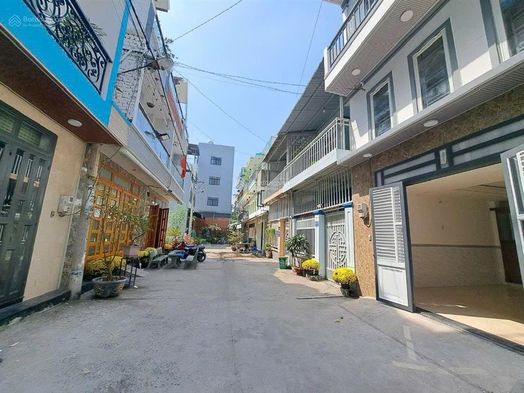 Bán nhà riêng ngay hà huy giáp p. thới an q12  ngang đẹp 5m  3 tầng  4 phòng ngủ chỉ hơn 4 tỷ