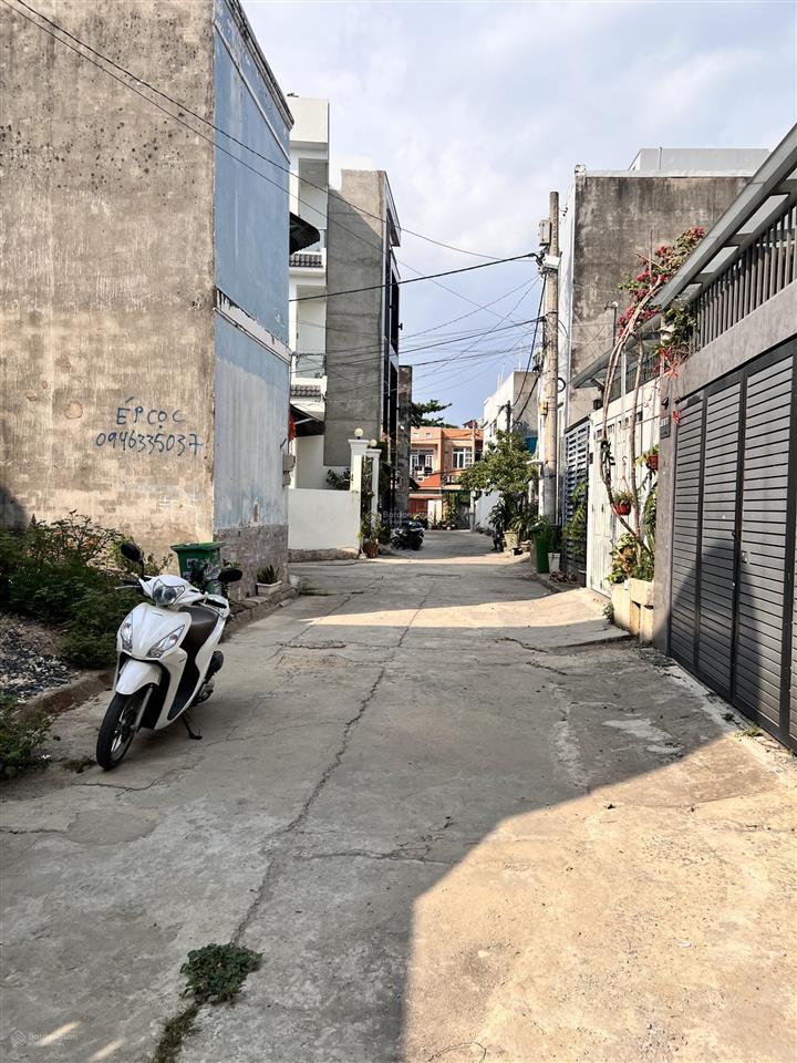 Đất thổ cư 2 mặt hẻm trước sau thạnh lộc 22ngang 5m dài 17,8m87,5m2giá 5,4 tỷ