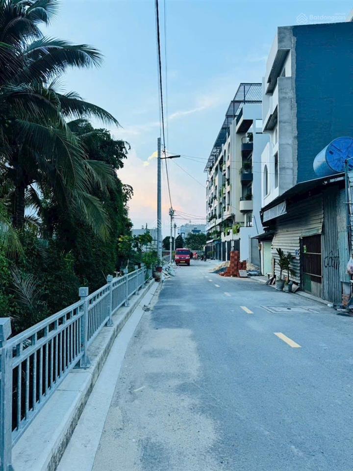 Đất thổ cư cách 1 lô ra mt thạnh xuân 25 đường đang thi công mở rộng sầm uất  dt 69m2, giá 4,89 tỷ
