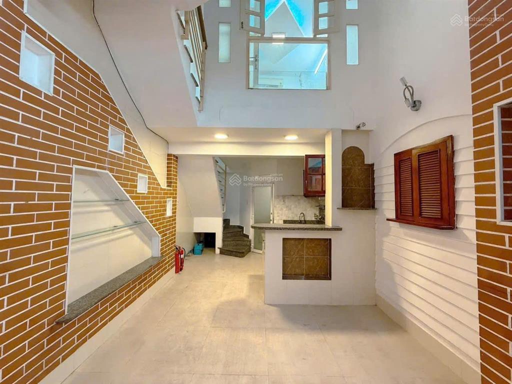 Giữ tiền an toàn nhà q.10 diện tích lớn giá chỉ 3 tỷ 760