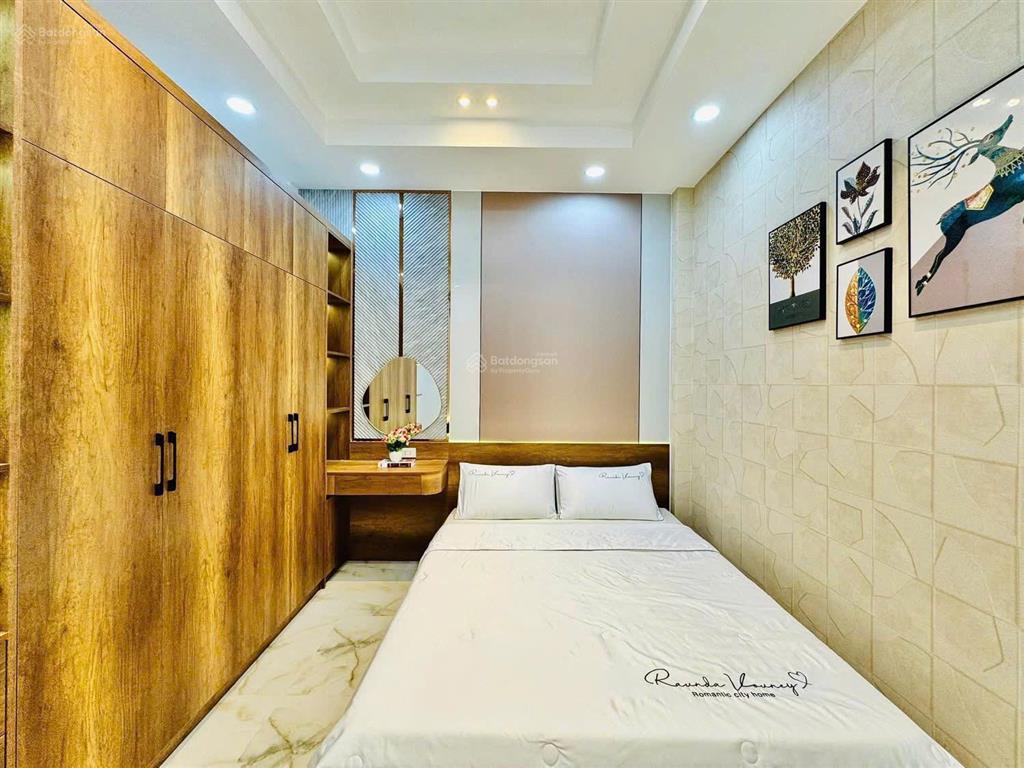 Chủ gấp bán nhà 60m² lạc long quân  ngang 4m cực thoáng