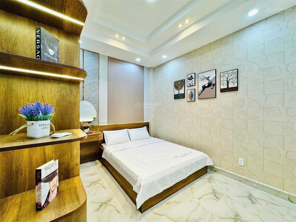 Chủ gấp bán nhà 60m² lạc long quân  ngang 4m cực thoáng