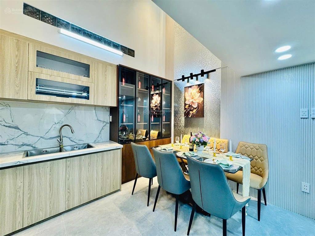 Chủ gấp bán nhà 60m² lạc long quân  ngang 4m cực thoáng