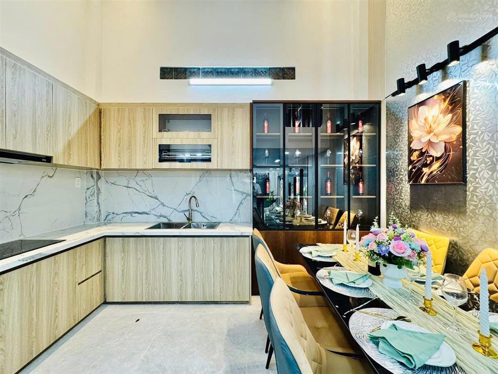 Chủ gấp bán nhà 60m² lạc long quân  ngang 4m cực thoáng