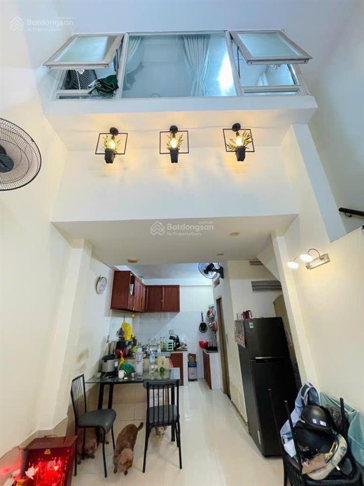Gia đình tôi cần bán gấp nhà đoàn văn bơ diện tích 51m2 giá 1 tỷ 820