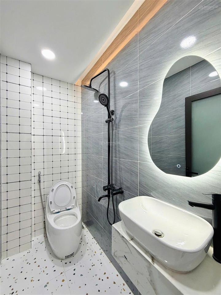 Chuyển chỗ ở nên tôi cần nhượng lại gấp nhà tô hiến thành giá 2 tỷ 550