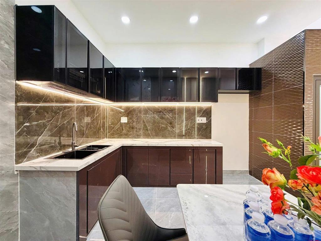 Chuyển chỗ ở nên tôi cần nhượng lại gấp nhà tô hiến thành giá 2 tỷ 550