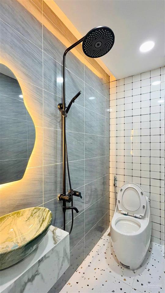 Chuyển chỗ ở nên tôi cần nhượng lại gấp nhà tô hiến thành giá 2 tỷ 550