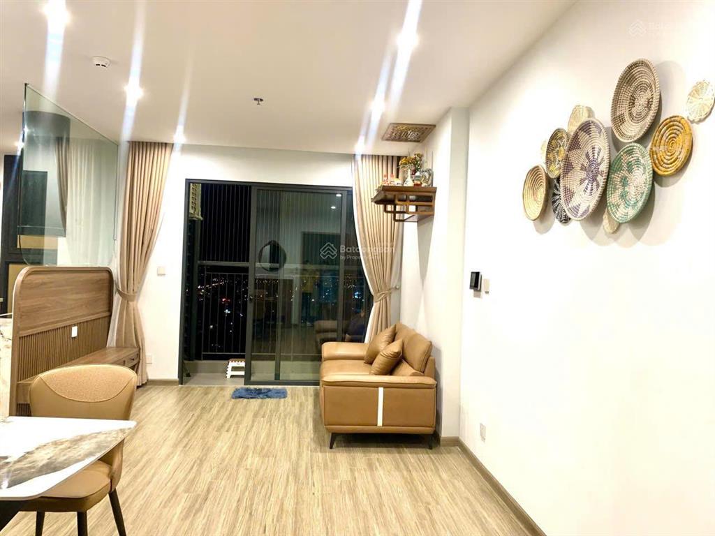 Cho thuê cc 2pn căn góc 72m2, 10 triệu, tại the pavilion  vinhomes ocean park. miễn phí môi giới
