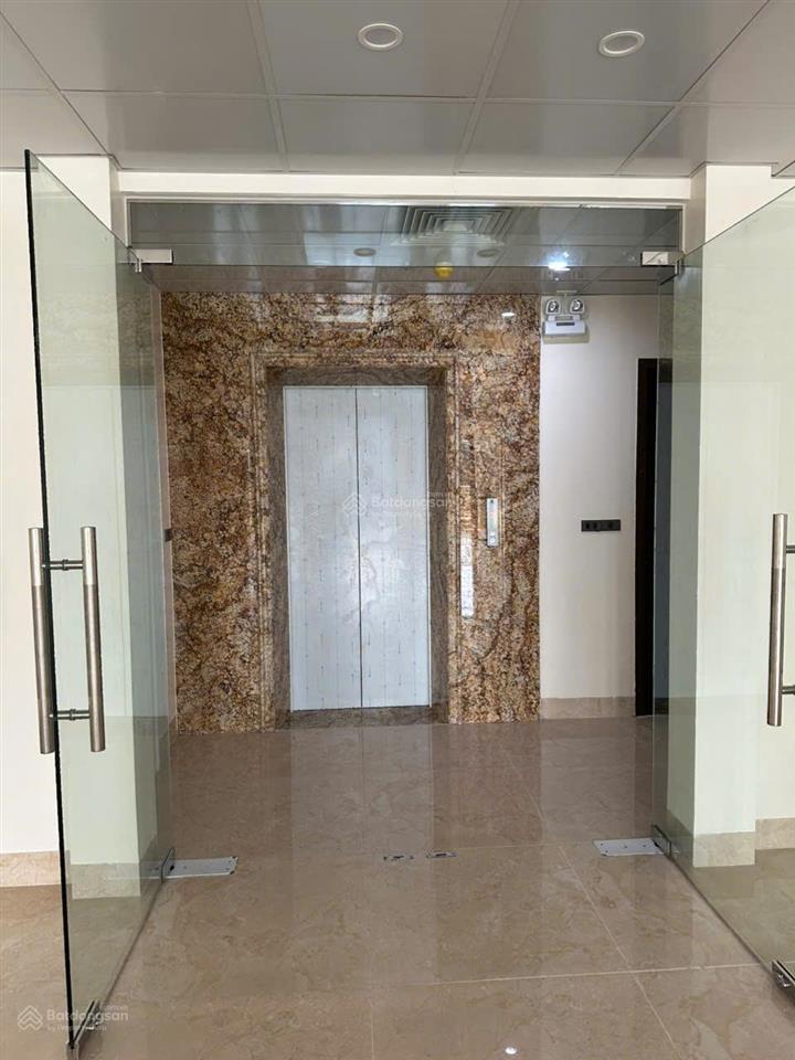 Chính chủ cho thuê nhà mặt tiền vị trí đẹp tại 567 lạc long quân.  0985 958 ***