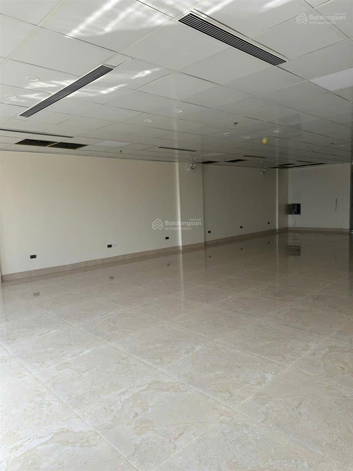 Chính chủ cho thuê nhà mặt tiền vị trí đẹp tại 567 lạc long quân.  0985 958 ***