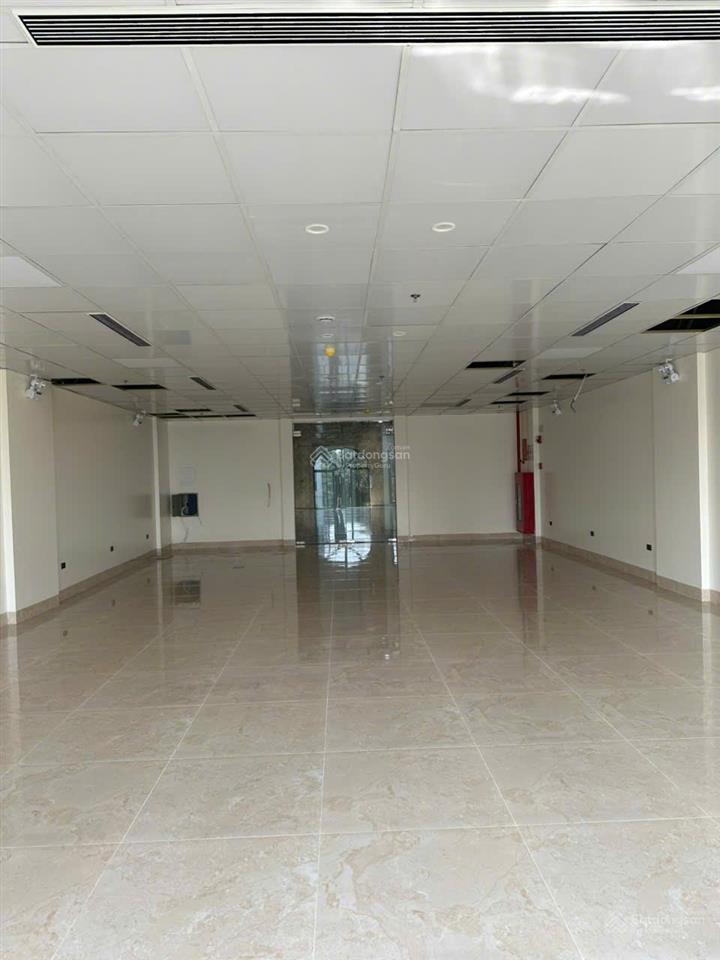 Chính chủ cho thuê nhà mặt tiền vị trí đẹp tại 567 lạc long quân.  0985 958 ***
