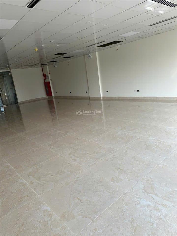 Chính chủ cho thuê nhà mặt tiền vị trí đẹp tại 567 lạc long quân.  0985 958 ***