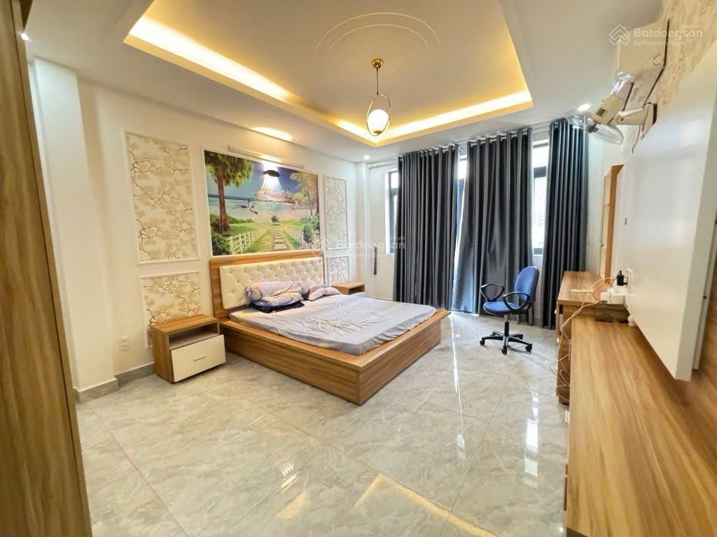 Nhà đẹp chính chủ có thang máy, dt 90m², 5 tầng hẻm xe hơi ngay emart phan huy ích hơn 9 tỷ tl