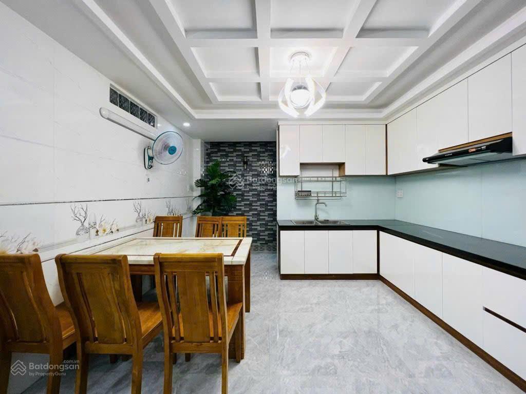 Nhà đẹp chính chủ có thang máy, dt 90m², 5 tầng hẻm xe hơi ngay emart phan huy ích hơn 9 tỷ tl