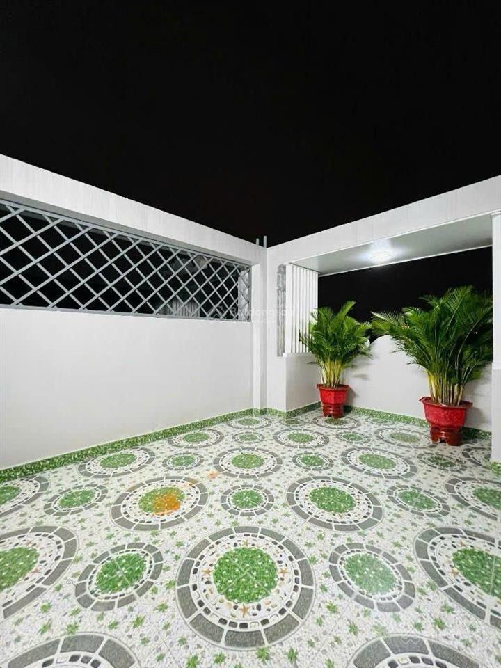 Nhà đẹp chính chủ có thang máy, dt 90m², 5 tầng hẻm xe hơi ngay emart phan huy ích hơn 9 tỷ tl