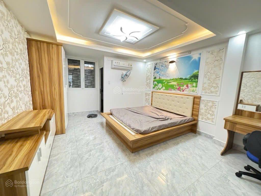 Nhà đẹp chính chủ có thang máy, dt 90m², 5 tầng hẻm xe hơi ngay emart phan huy ích hơn 9 tỷ tl
