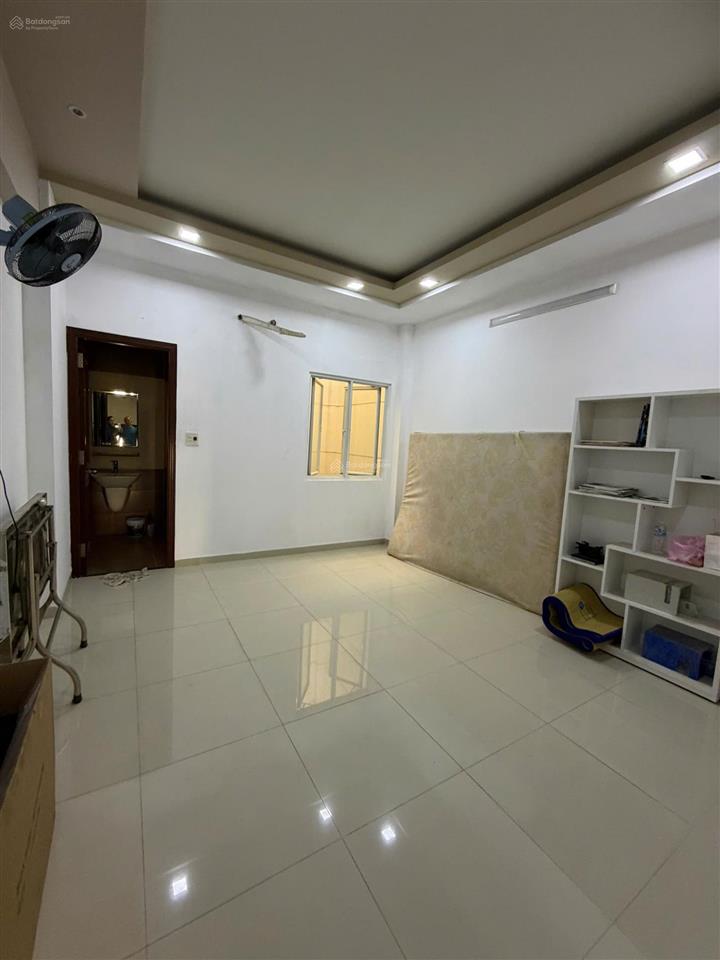 Chính chủ bán gấp nhà gò vấp 4 tầng, 4x18m vuông, đường 8m thông có lề chỉ 7.9 tỷ còn bớt