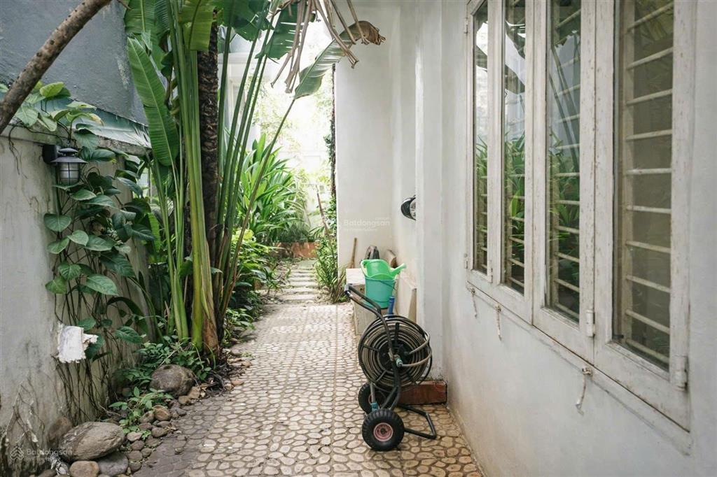 Mặt tiền đường số 9 gần công viên làng hoa, dt 10x23m ngộp gấp bán giá 22 tỷ tl