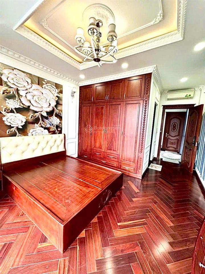 Villa căn góc  mặt tiền đường 12m gò vấp  120m2 ngang 7.6x17m  5 tầng full nt chỉ 16 tỷx