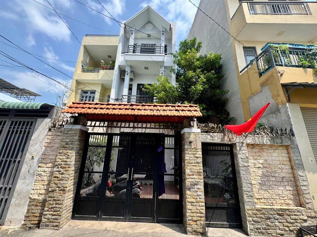 Bán gấp nhà biệt thự sân vườn 110m2 hẻm xe hơi phan huy ích gò vấp chỉ 9 tỷ 500 tl