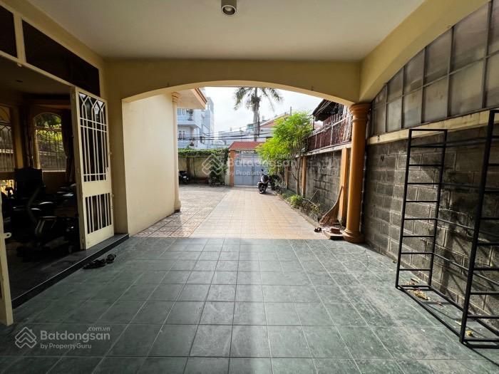 Bán biệt thự cổ tân bình  dt 470m2, ngang khủng 14x35m vuông, đường 8m thông, chỉ 80tr/m2 tl