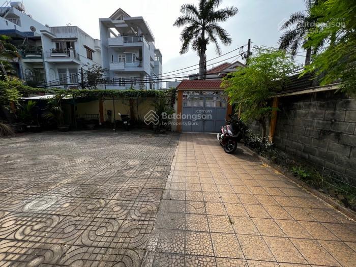 Bán biệt thự cổ tân bình  dt 470m2, ngang khủng 14x35m vuông, đường 8m thông, chỉ 80tr/m2 tl