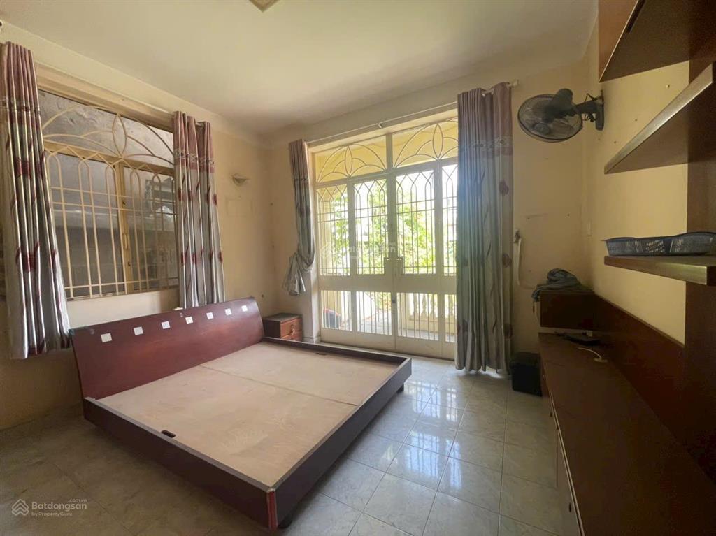 Bán biệt thự cổ tân bình  dt 470m2, ngang khủng 14x35m vuông, đường 8m thông, chỉ 80tr/m2 tl