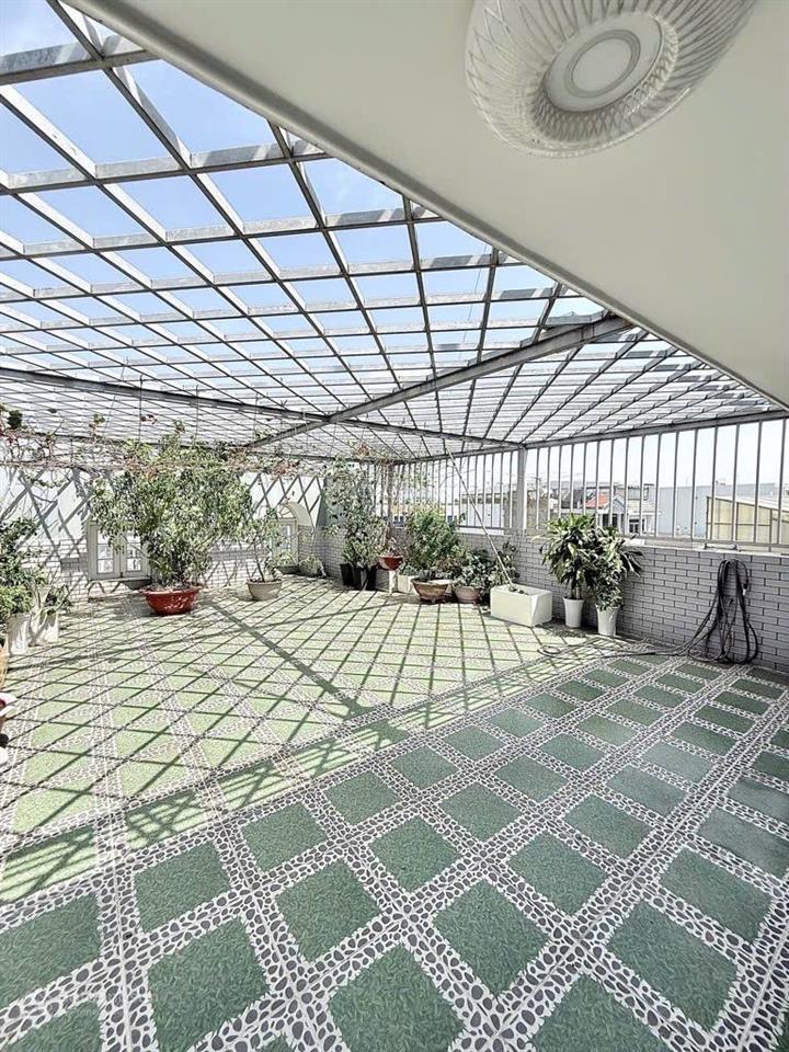 Giáp sân bay  toà building 6 tầng có hầm, mặt tiền đường 16m có vỉa hè, 130m2 chỉ 28 tỷ tl