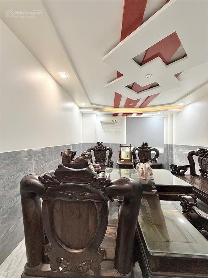 Giáp sân bay  toà building 6 tầng có hầm, mặt tiền đường 16m có vỉa hè, 130m2 chỉ 28 tỷ tl