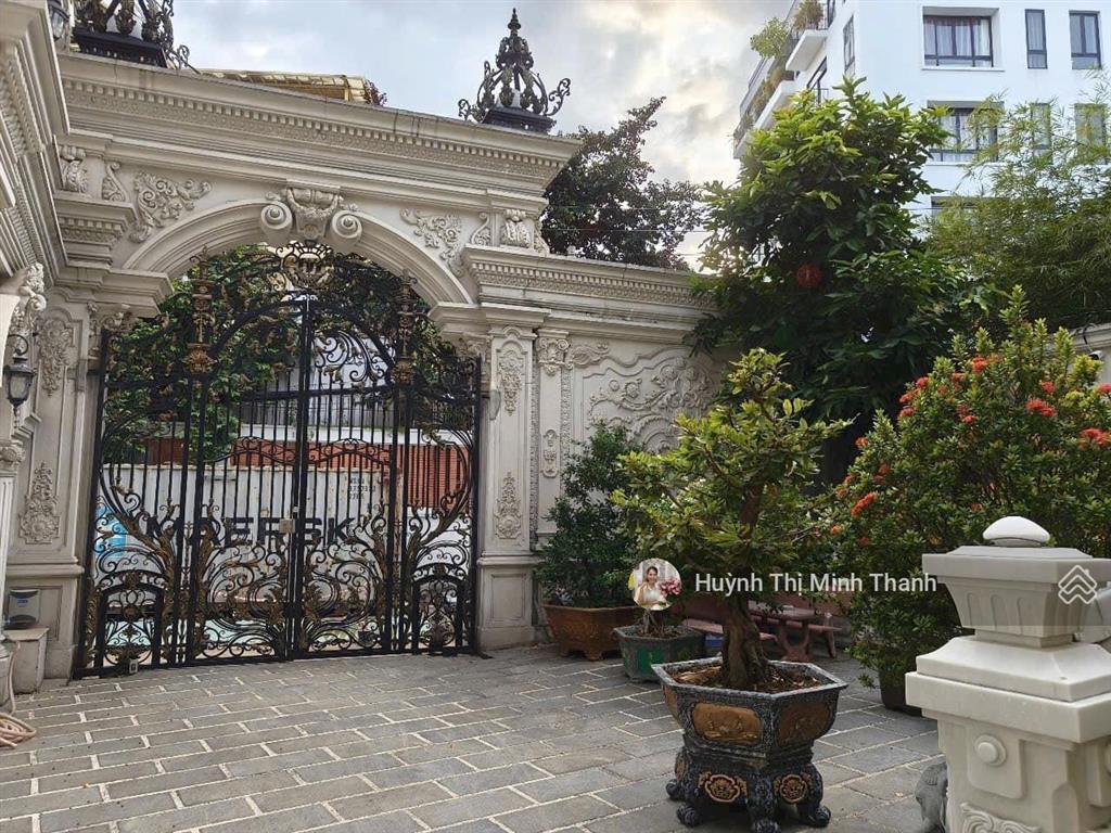 Biệt thự châu âu đẳng cấp  trung tâm p7 tân bình  396m2  thang máy hồ bơi sân vườn hơn 60 tỷ
