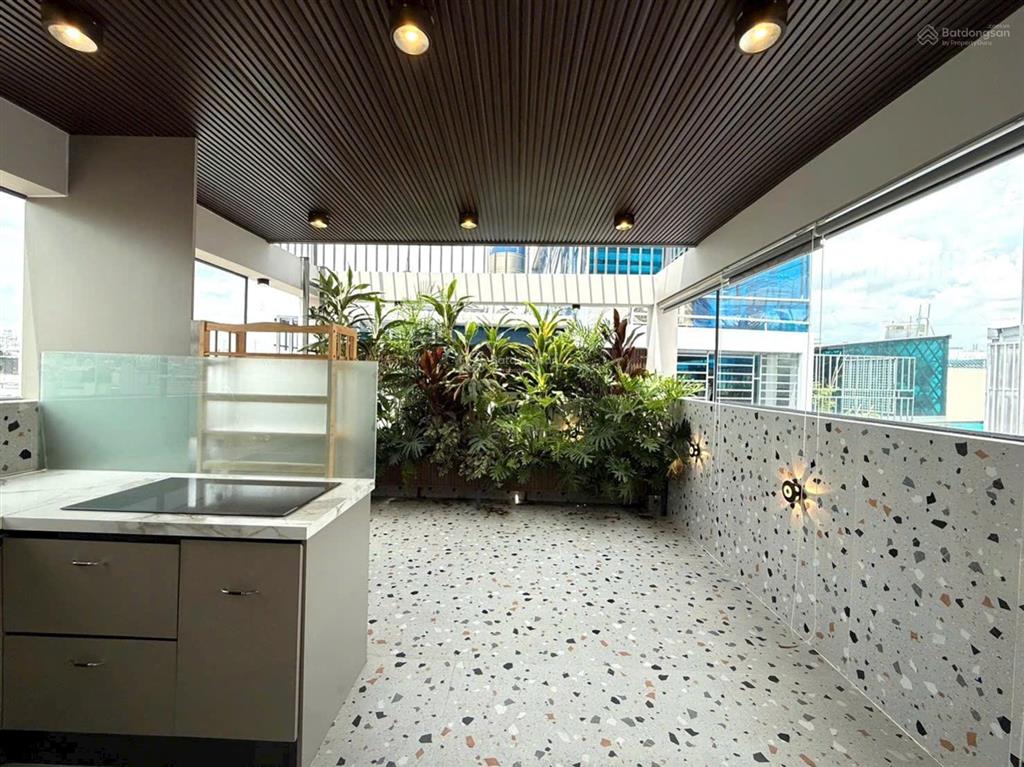 Ngộp tài chính  nhà phố xây mới 5 tầng thang máy, gara ô tô ngay chợ phạm văn bạch nhỉnh 10 tỷ tl