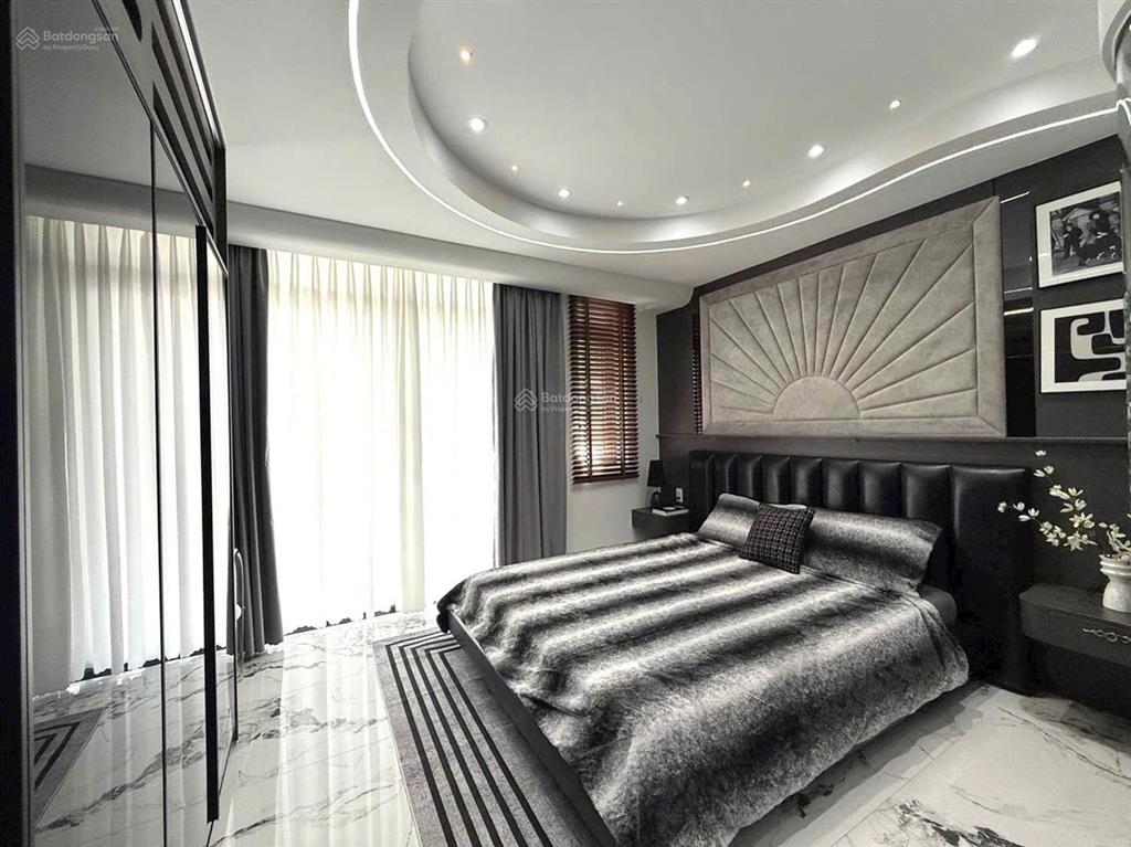 Ngộp tài chính  nhà phố xây mới 5 tầng thang máy, gara ô tô ngay chợ phạm văn bạch nhỉnh 10 tỷ tl