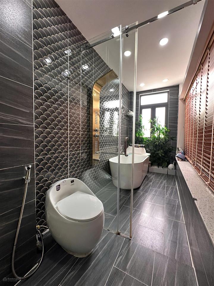Gấp bán biệt thự mini 4 tầng có thang máy  6 x 18m vuông  xe tải quang trung gò vấp, 16.5 tỷ tl