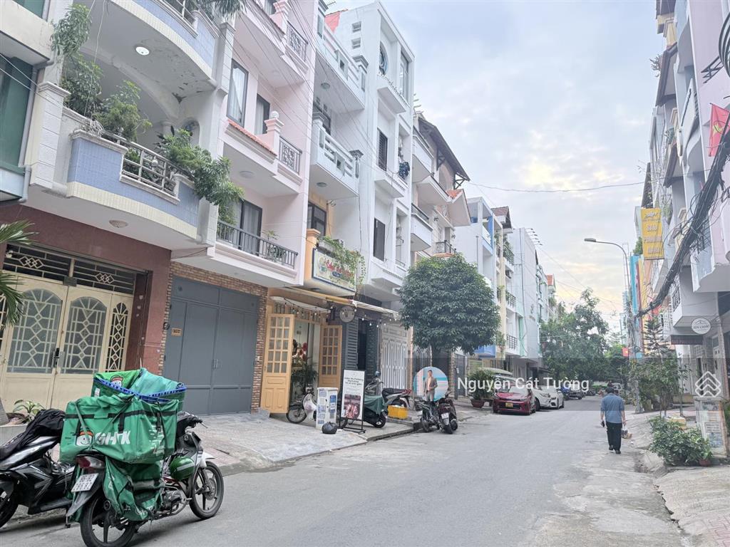 Bán nhà hẻm oto 6m ngay đại học hutech  nguyễn gia trí nối dài. 6 tầng, thang máy, chdv 65tr/tháng