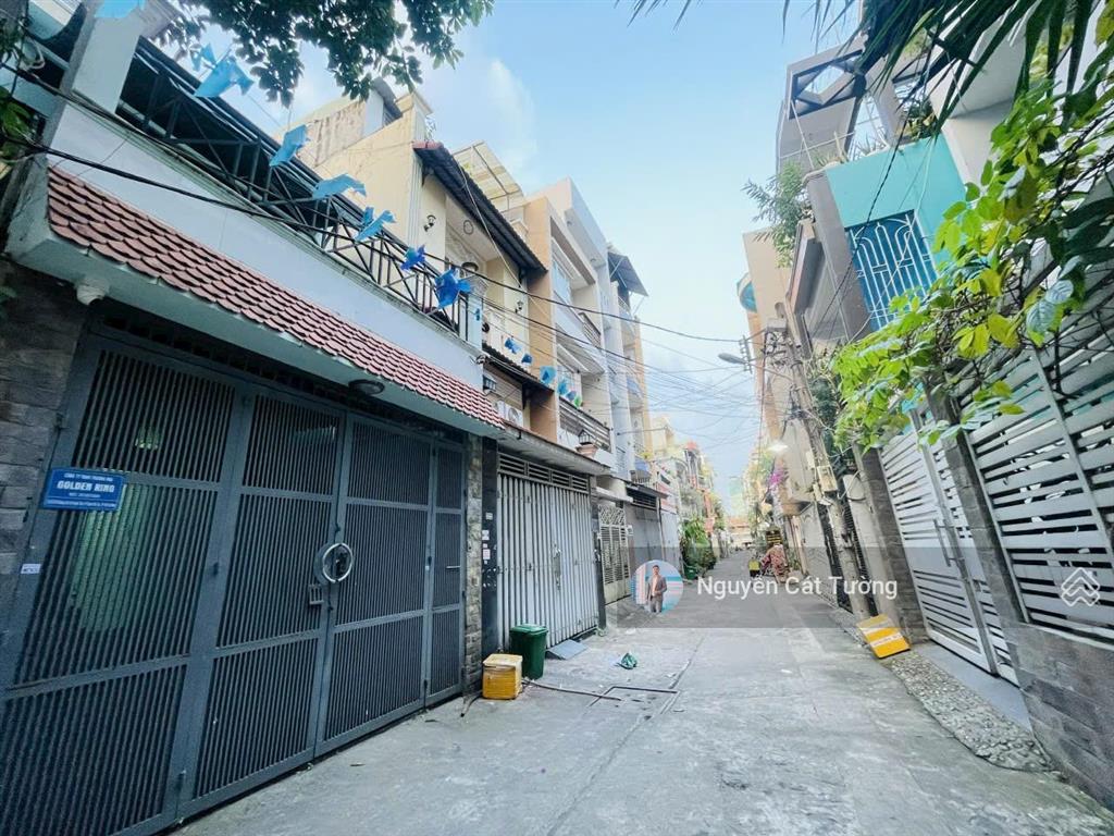 Bán nhà ngay đại học hutech, 90m2, oto ngủ trong nhà, 4.2x22m, 2 tầng, tiện xây mới 5 tầng.