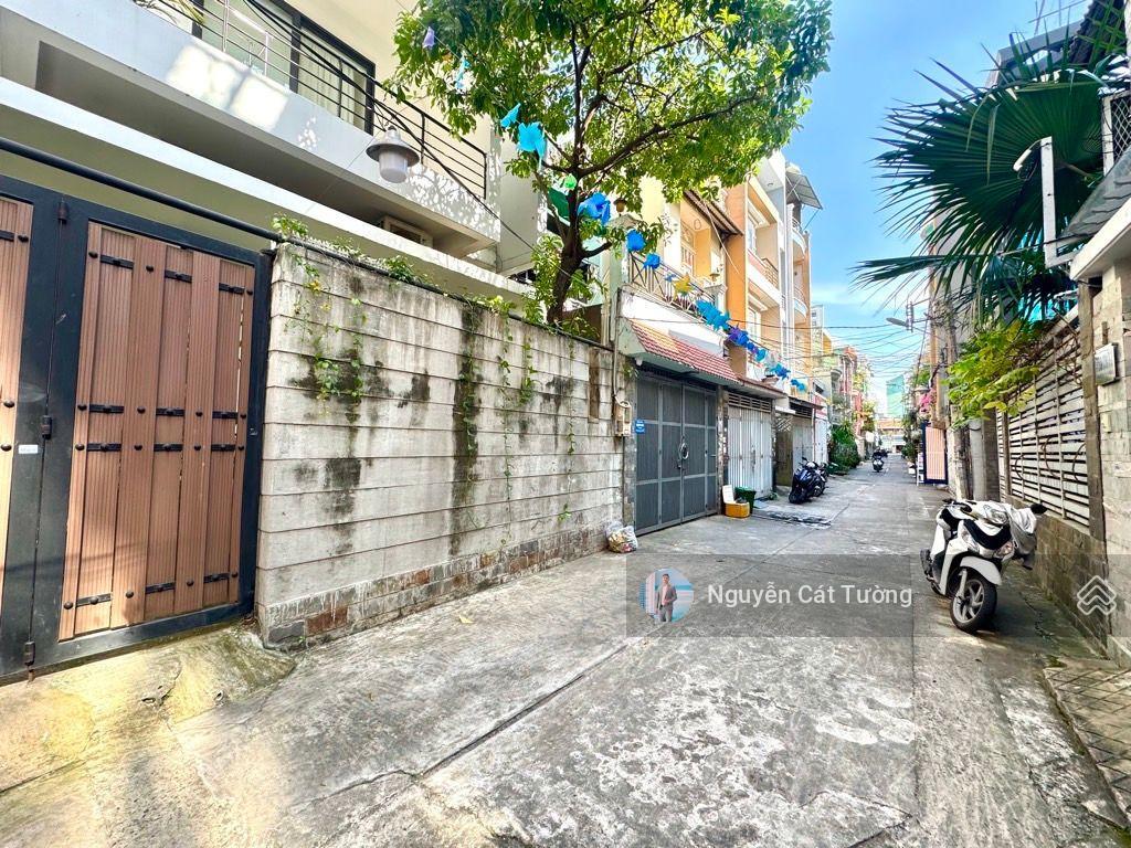 Bán nhà ngay đại học hutech, 90m2, oto ngủ trong nhà, 4.2x22m, 2 tầng, tiện xây mới 5 tầng.