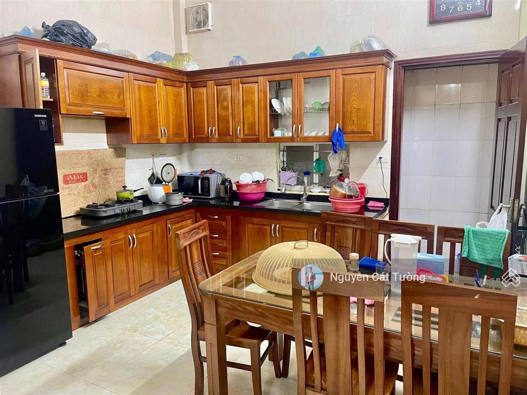 Bán nhà ngay metro văn thánh. 3 tầng  dt 46m2, đất ở 100%. cho thuê 15 triệu/th. khu an ninh