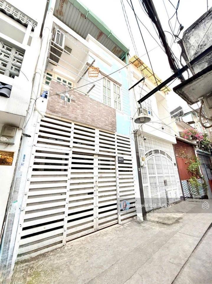 Bán nhà ngay metro văn thánh. 3 tầng  dt 46m2, đất ở 100%. cho thuê 15 triệu/th. khu an ninh