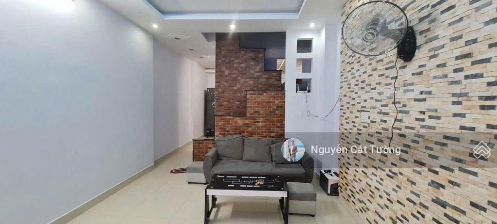 Bán nhà ngay metro văn thánh. 3 tầng  dt 46m2, đất ở 100%. cho thuê 15 triệu/th. khu an ninh