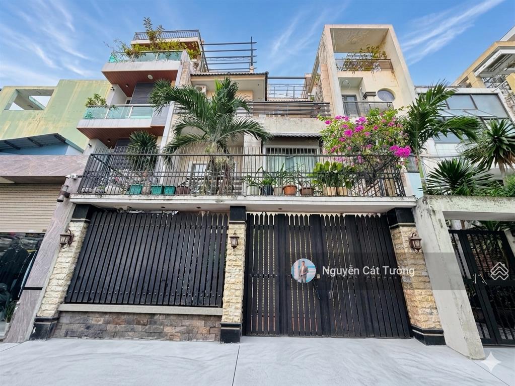 Bán nhà gần chợ bà chiểu, 4 tầng, oto 8m, ngang 6.8m nhà vuông vức không lỗi, 16.3 tỷ
