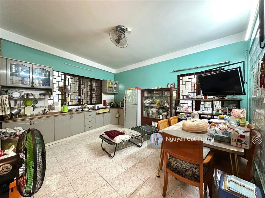 Bán nhà mt phùng văn cung 160m2 cn đủ xây mới hầm + 12 tầng  mt giá ngang hẻm oto ~200tr/m2..