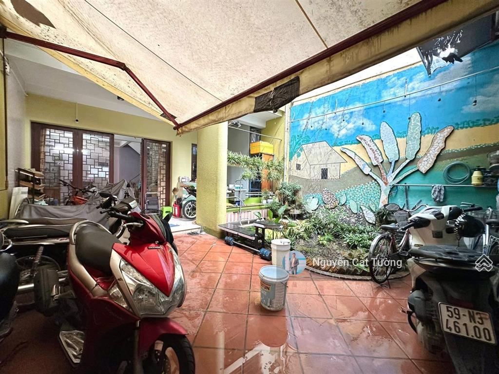 Bán nhà mt phùng văn cung 160m2 cn đủ xây mới hầm + 12 tầng  mt giá ngang hẻm oto ~200tr/m2..