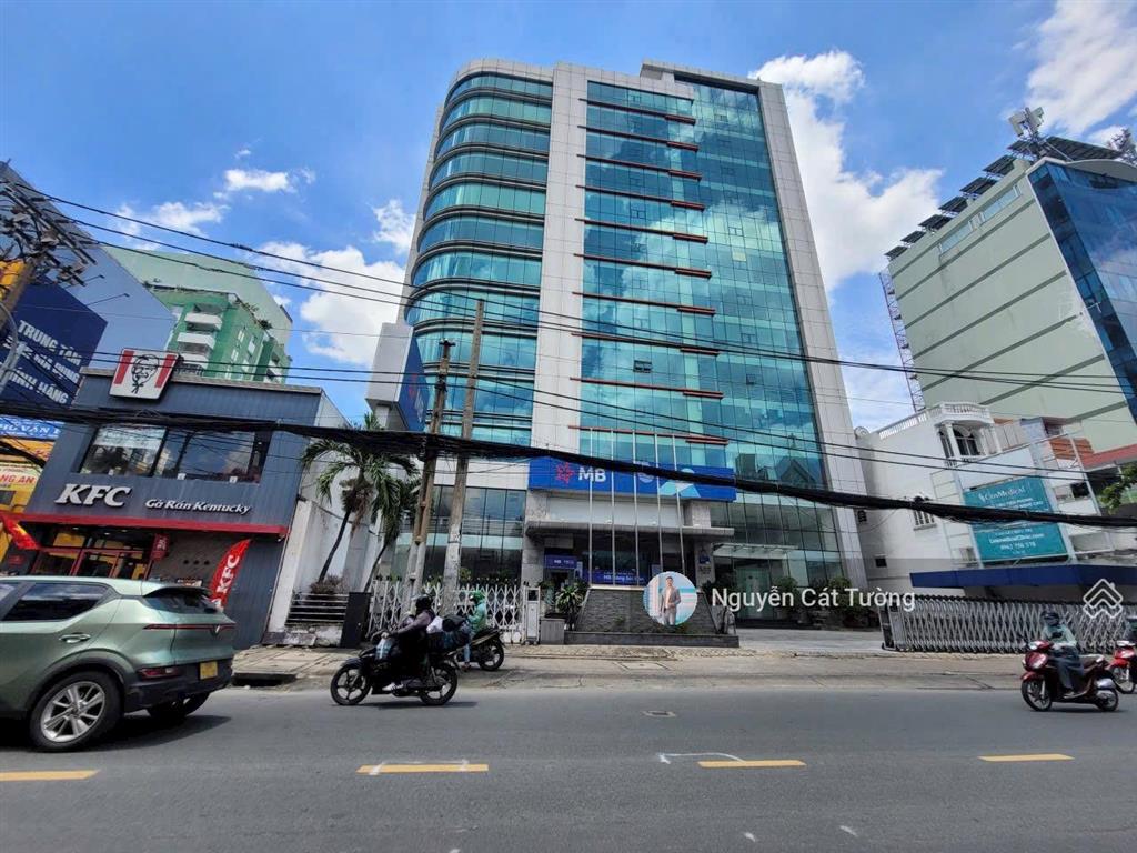 Bán nhà mt phùng văn cung 160m2 cn đủ xây mới hầm + 12 tầng  mt giá ngang hẻm oto ~200tr/m2..