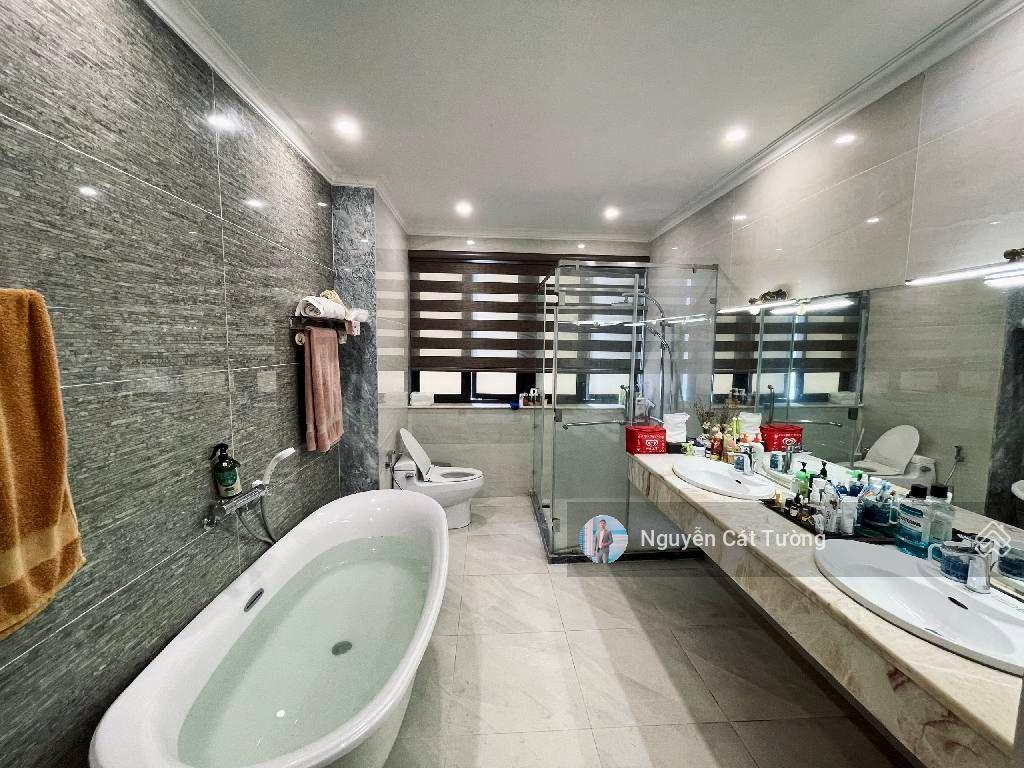 Bán biệt thự 235 đặng thuỳ trâm, ngang 10x20m, 4 tầng, cách bờ kè rạch xuyên tâm 50m nhỉnh 150tr/m2