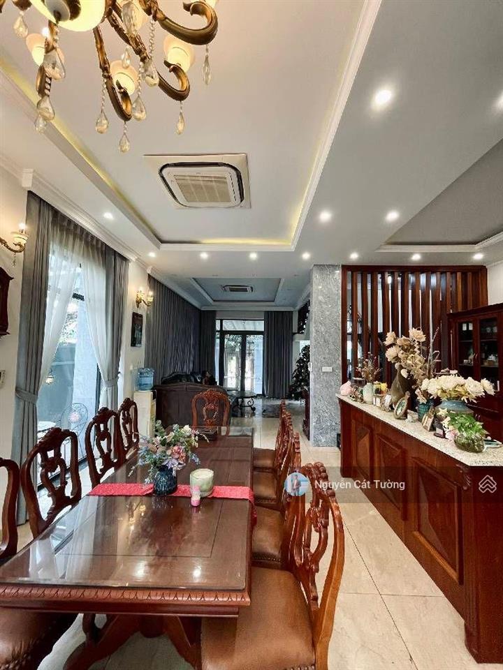 Bán biệt thự 235 đặng thuỳ trâm, ngang 10x20m, 4 tầng, cách bờ kè rạch xuyên tâm 50m nhỉnh 150tr/m2