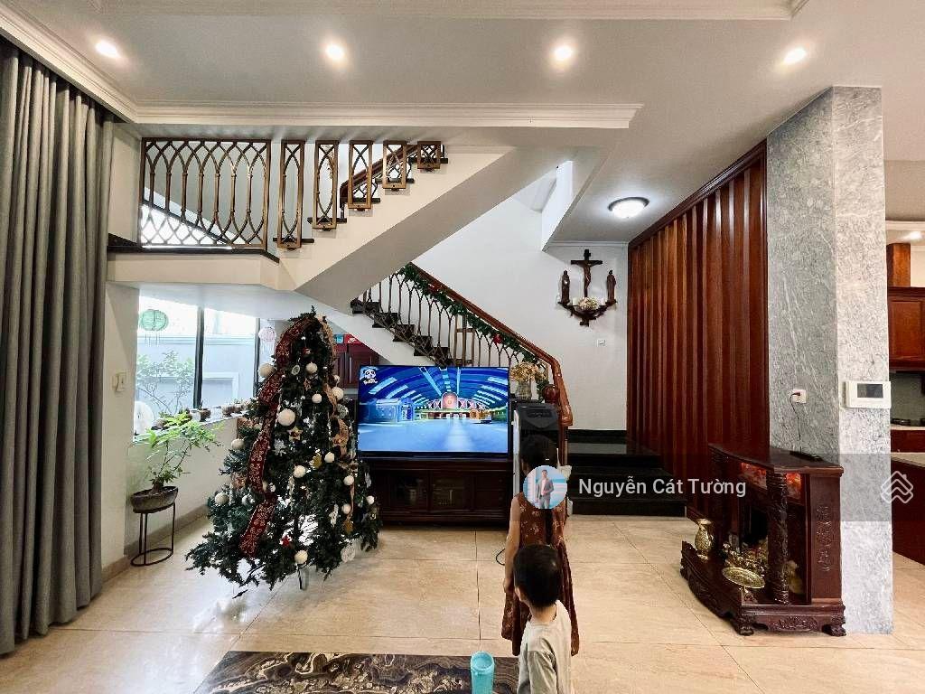 Bán biệt thự 235 đặng thuỳ trâm, ngang 10x20m, 4 tầng, cách bờ kè rạch xuyên tâm 50m nhỉnh 150tr/m2