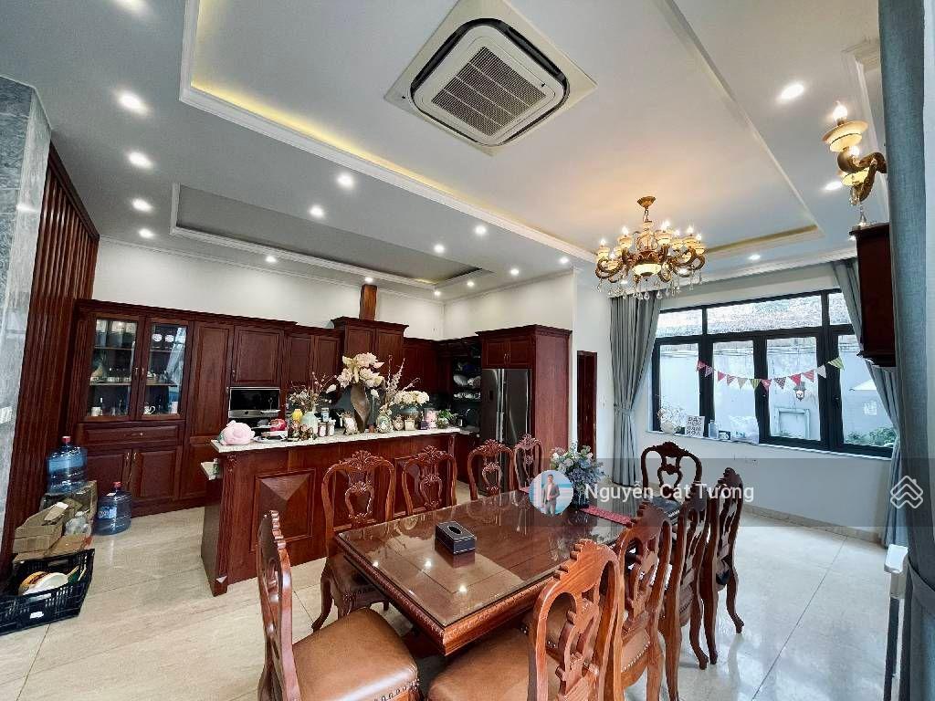 Bán biệt thự 235 đặng thuỳ trâm, ngang 10x20m, 4 tầng, cách bờ kè rạch xuyên tâm 50m nhỉnh 150tr/m2
